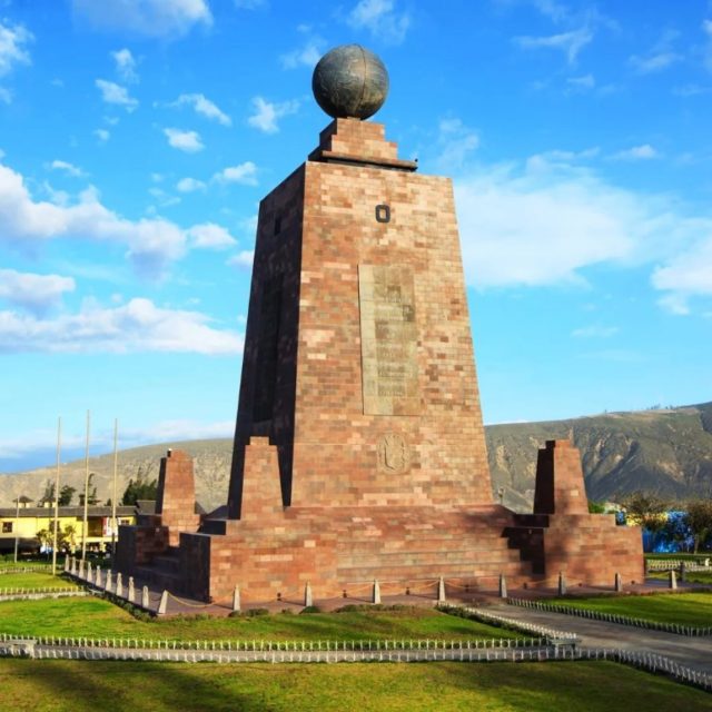 https://dentalamigos.com/wp-content/uploads/2025/08/MITAD-DEL-MUNDO-DENTAL-FRIEND-640x640.jpg